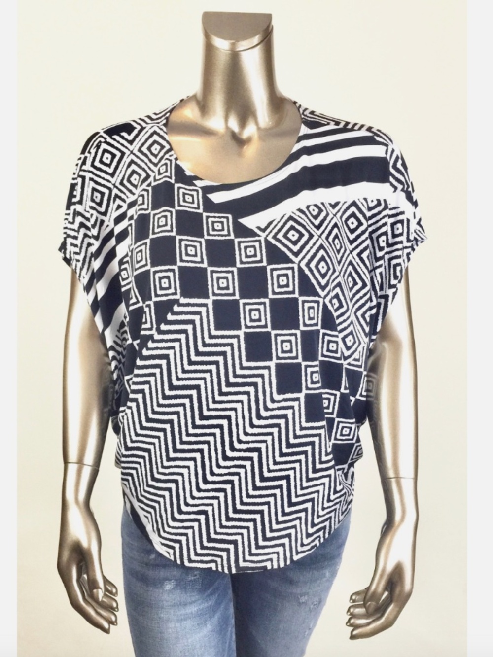 *NWOT CLOSING-SALE CHICO'S $70 BATWING SIZE 2 ( L )
